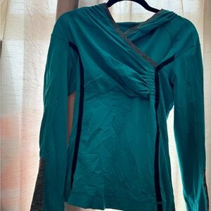 Lululemon- women’s Run for Your life pullover. Size 4. Teal blue with hood